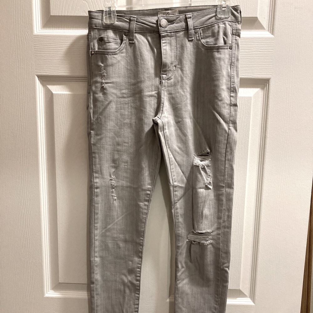 Light grey distressed skinny jeans